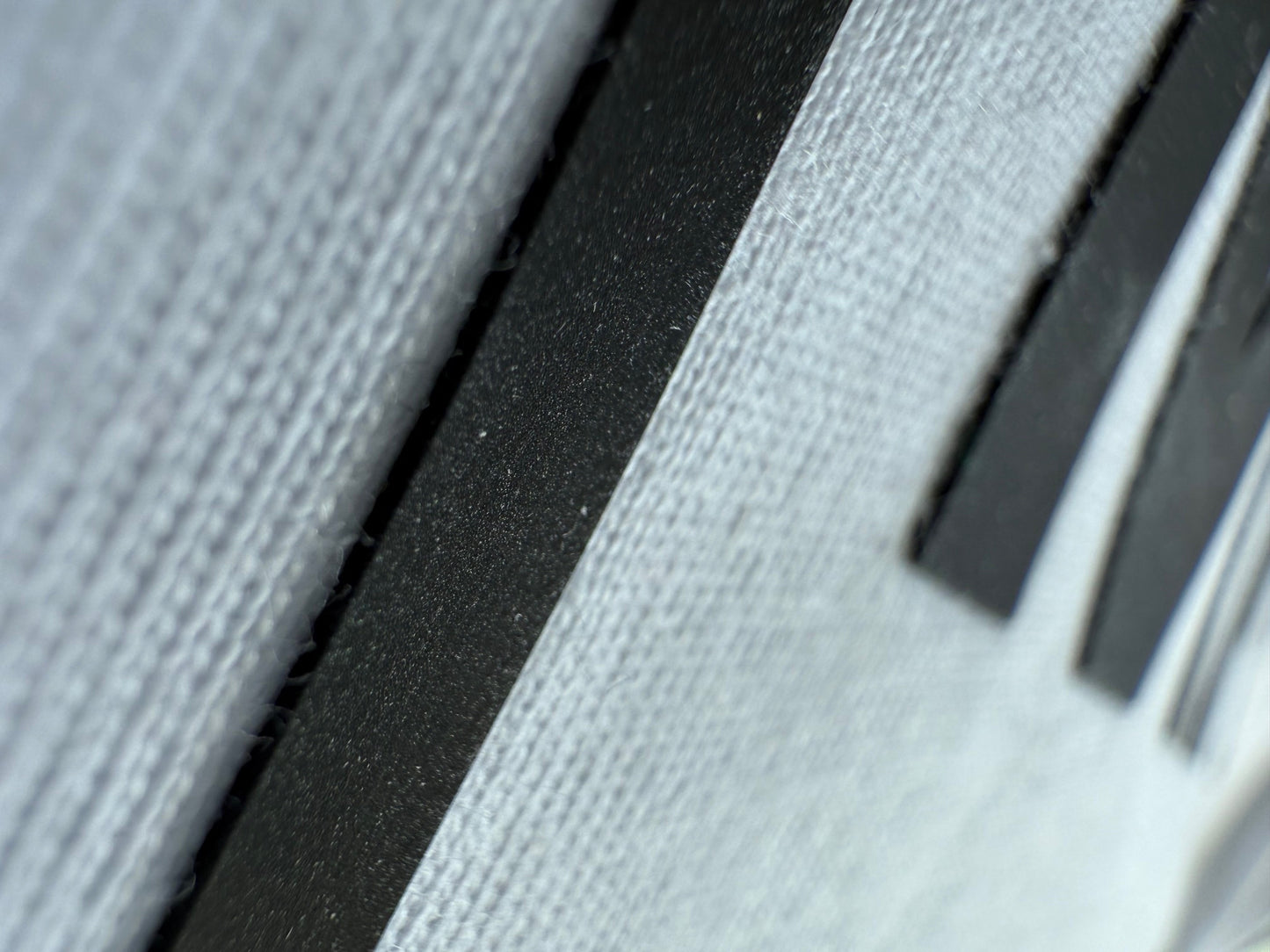 White Maine Rd Street Sign '3D' T-Shirt