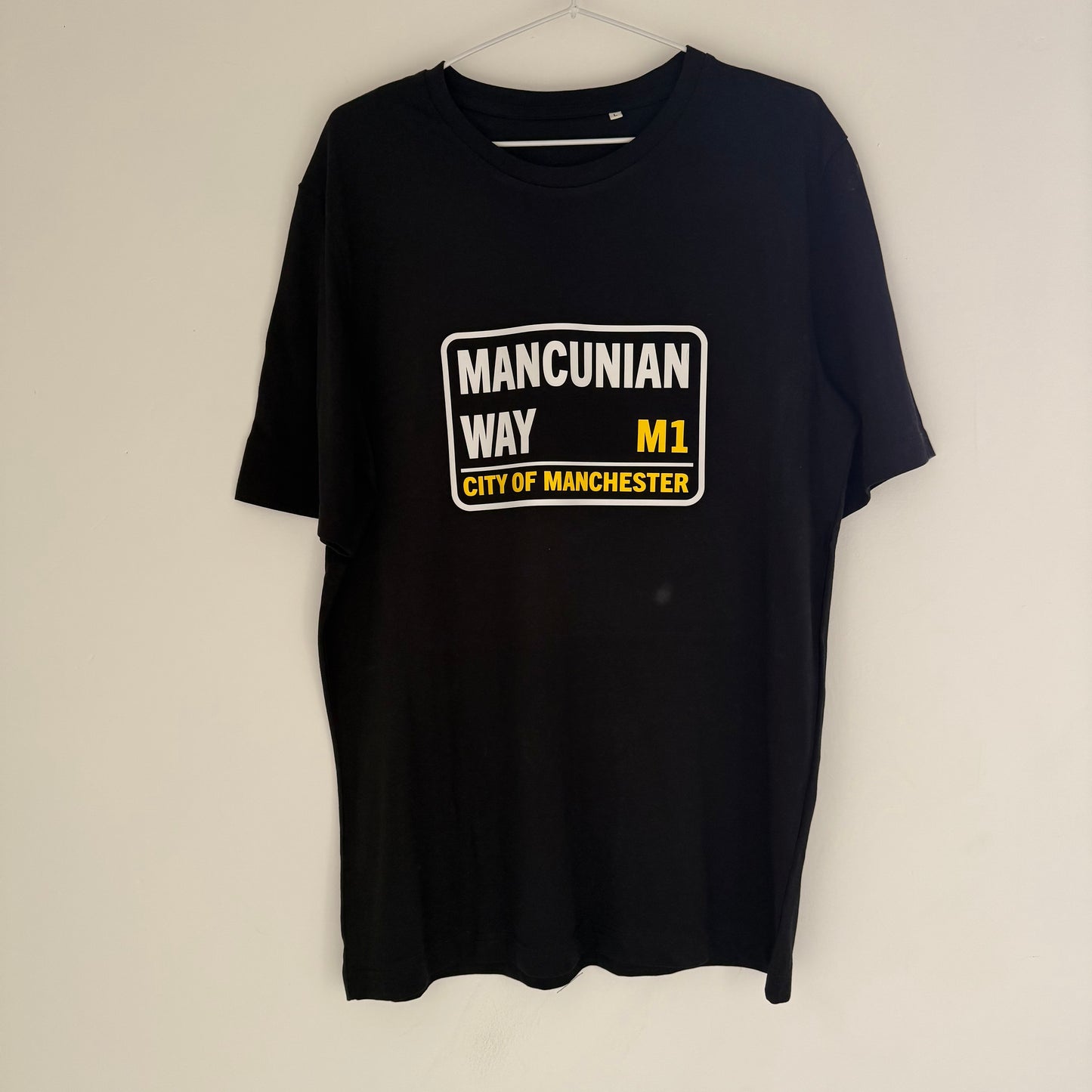 Black Mancunian Way Street Sign '3D' Premium T-Shirt